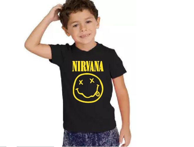 Niño con remera de Nirvana